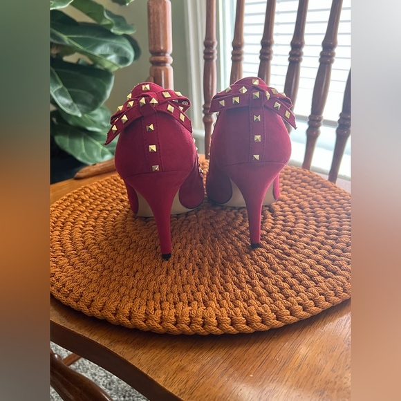 Elle Red Suede Studded Women's Heels - Picture 4 of 7